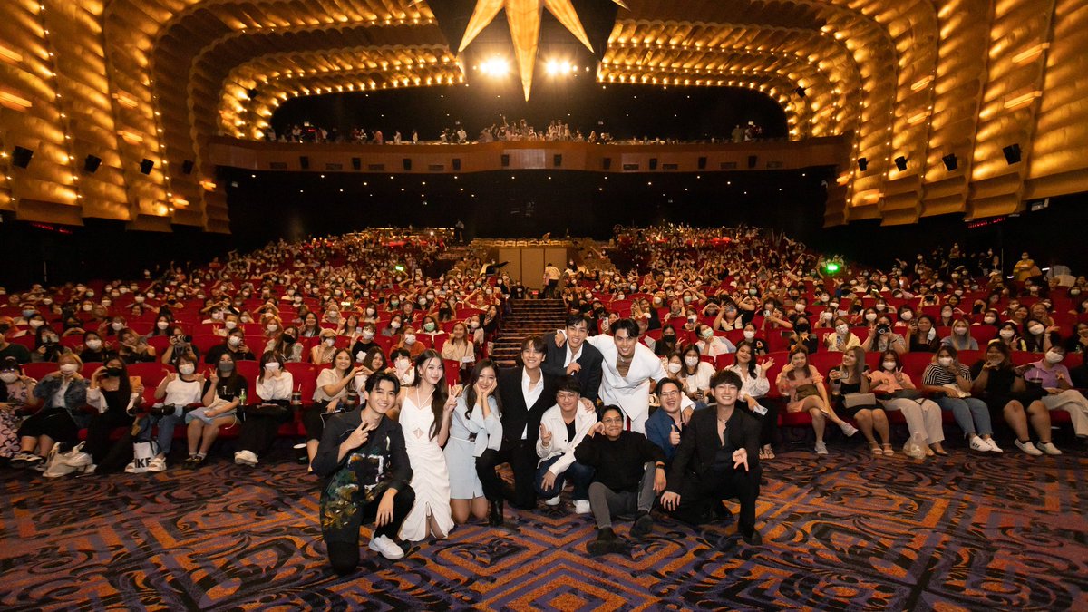 GMMTV's tweet photo. ขอบคุณทุกคนที่มาร่วมดูภาพยนตร์ “รักแรกโคตรลืมยาก” รอบ FIRST PREMIERE ในวันนี้ ❤️
.
27 เมษายนนี้ มาร่วมคิดถึง ครั้งแรก อีกครั้ง พร้อมกัน ในโรงภาพยนตร์
.
#รักแรกโคตรลืมยากFirstPremiere
#รักแรกโคตรลืมยาก
#GMMTV https://t.co/2Ij7YknxbY