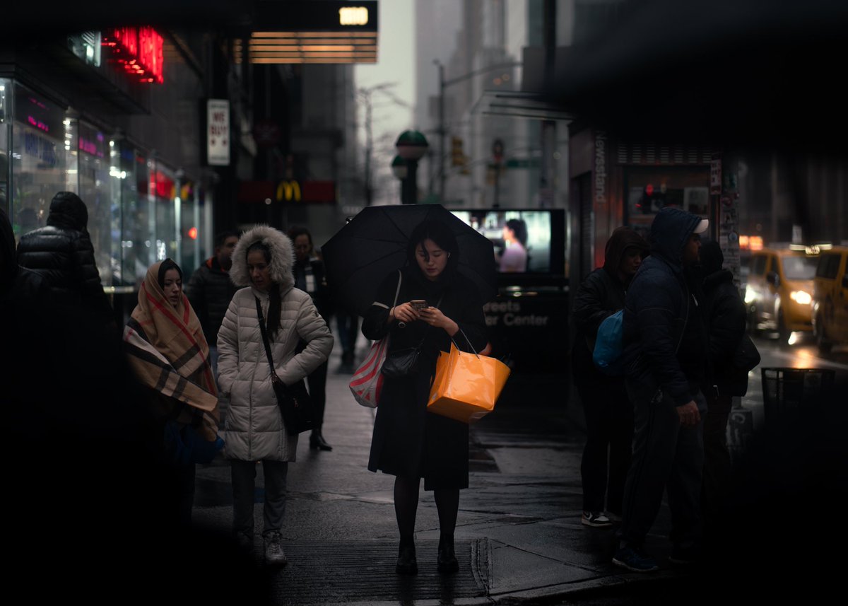 cinemei_'s tweet photo. nyc moments 🖤 https://t.co/XzI1tVAfpc