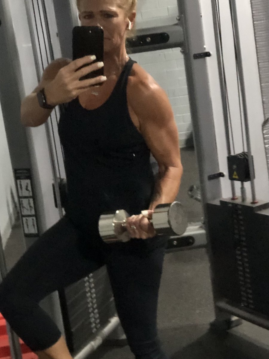 That look you give yourself when you just CRUSHED IT!!!! BAM! Name the veins because they are popping!!  MAY 1st! BAM!
#fitnessmag#444roar💪💪🏋️‍♂️✌️👍