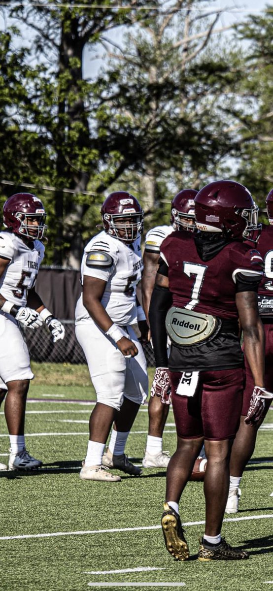 Coach_Chapp151's tweet photo. S/o to my guy  @jadenDpitts72 pitts who is killing it Up at @CoahomaFootball ! I am so proud of this dude!!!  If you only knew his story!! #TrenchMobOG #ETGLTS https://t.co/NWGL5VulGW