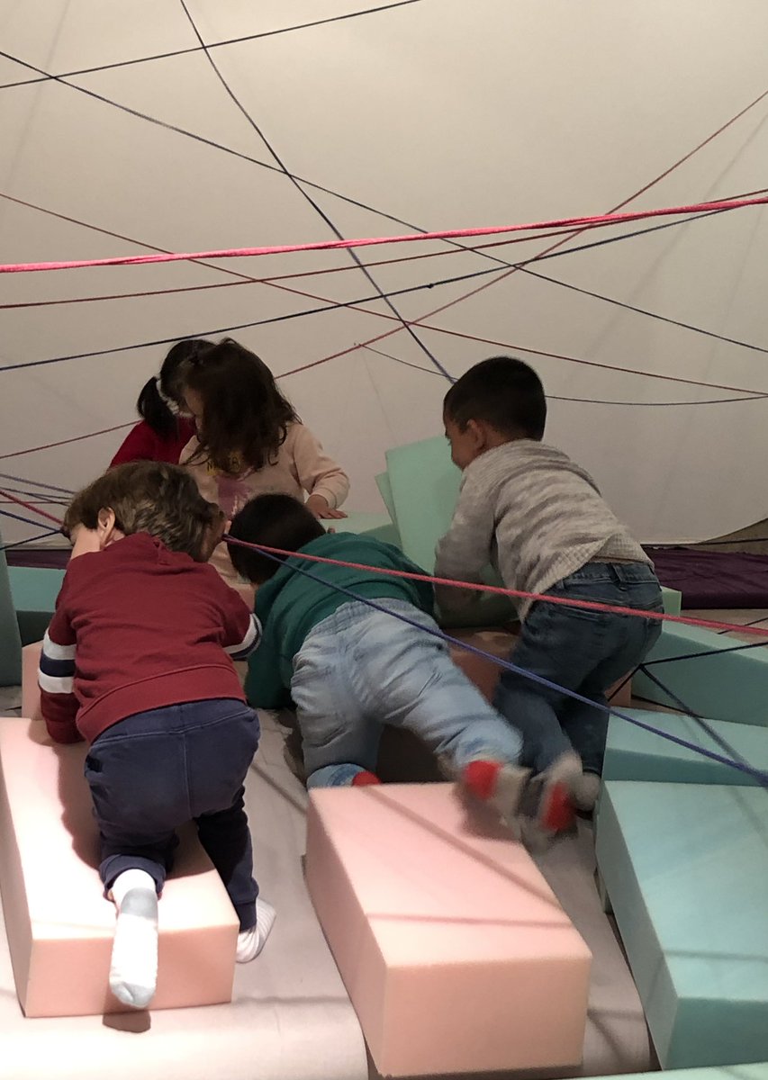 miradasinfan03's tweet photo. #Apprehendere. Hoy con la escuela GESS CC Pizarrales. Disfrutando del juego, el arte contemporáneo y los espacios del @DomusArtium2002. @iesfrojas @JuanviSanchez https://t.co/vvvmeUd2Z8