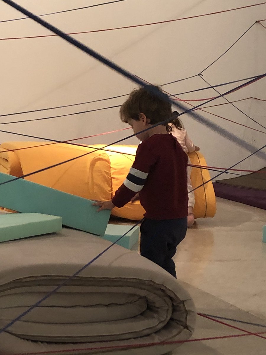 miradasinfan03's tweet photo. #Apprehendere. Hoy con la escuela GESS CC Pizarrales. Disfrutando del juego, el arte contemporáneo y los espacios del @DomusArtium2002. @iesfrojas @JuanviSanchez https://t.co/vvvmeUd2Z8