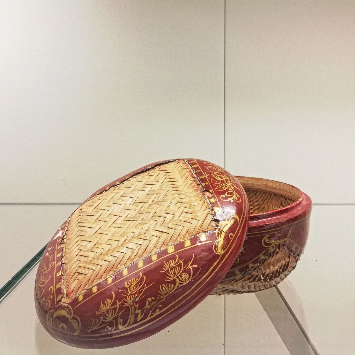 This is a 'sumptuous' bamboo rattan and lacquered basket!!! Probably made in Vietnam, now at SOAS University of London. #basketryart #basketry #basketrylife