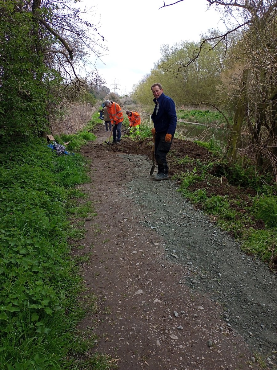 GreenwaysProj's tweet image. Friday&apos;s work at Sproughton Nature Reserve with @suffolkcc staff volunteers - working on the river path, collecting litter and building stag beetle habitat piles. Many thanks for all the hard work! @IpswichGov @BaberghDistrict #volunteers #pathwork