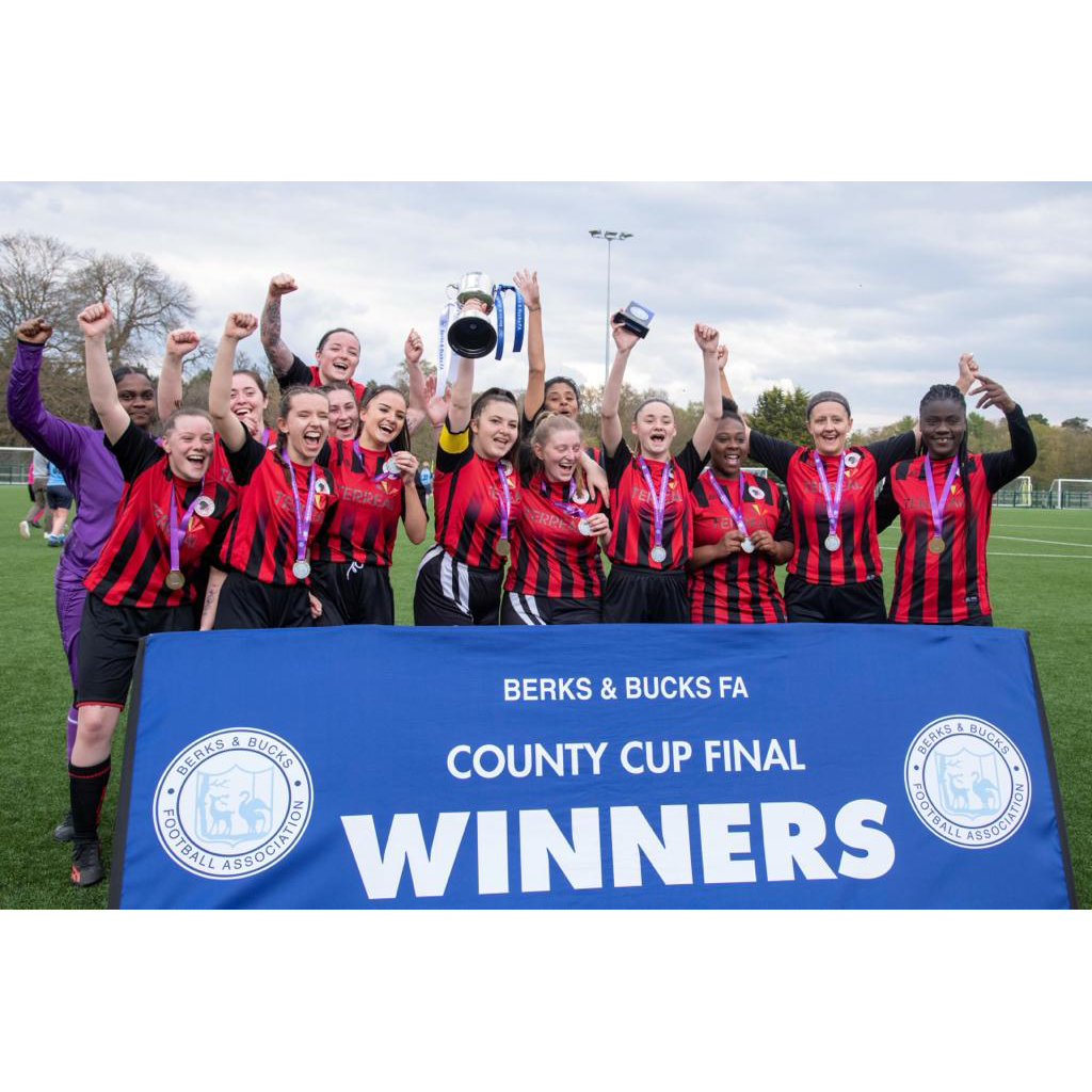 TP_GirlsFC's tweet photo. Congratulations to our Women's team on their B&B County Cup Trophy win over Wargrave Women.
Thank you to Tony for these photos: https://t.co/4lwOwfaiR0
#tilehurstwomensfootball #tilehurstpanthers #tpfc https://t.co/zfAFQxfR4K
