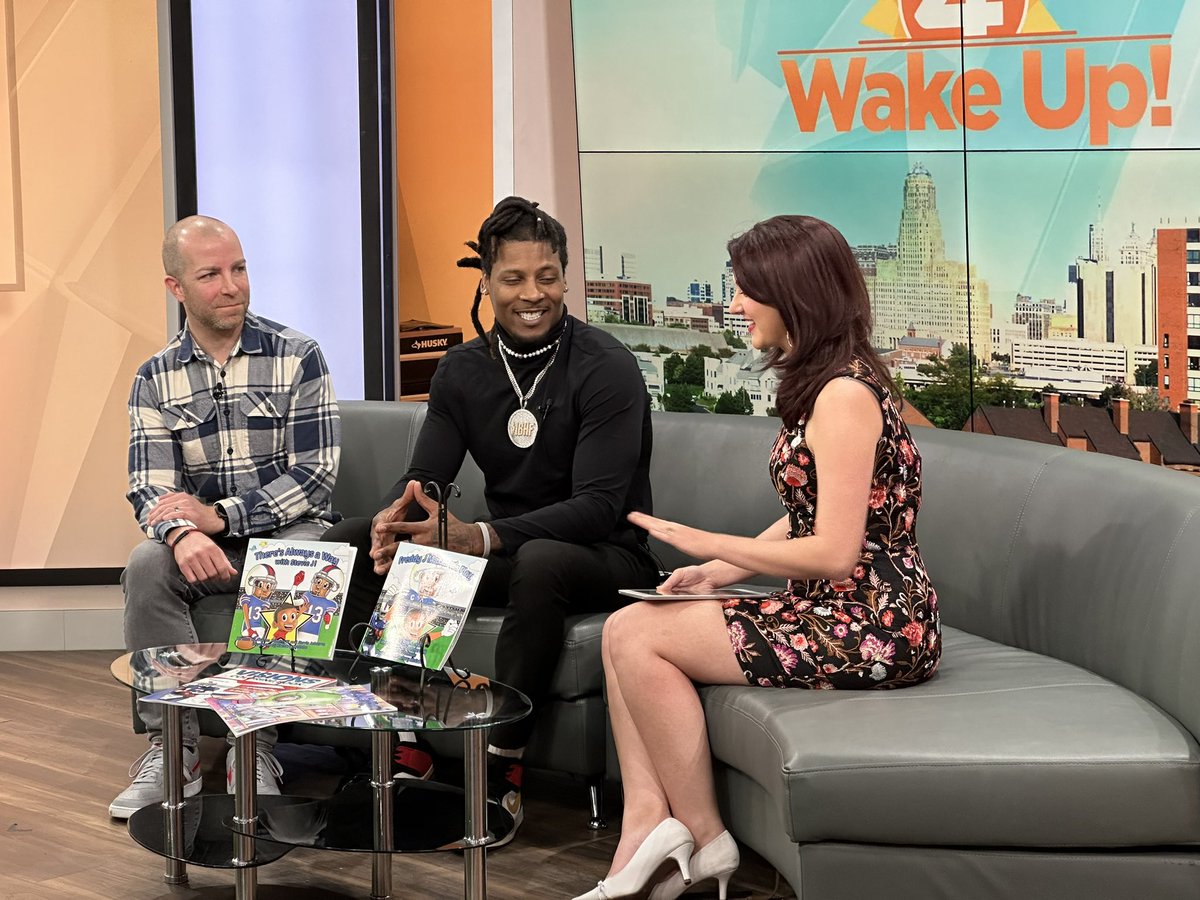 RichTheeFlyGuy's tweet image. The @hbhfcreators Working, Promoting The New Children’s Book Based On Ex-Buffalo Bills Running Back Fred Jackson on @news4buffalo .  #HandleBizHaveFunRepeat #CHILDRENSBOOK