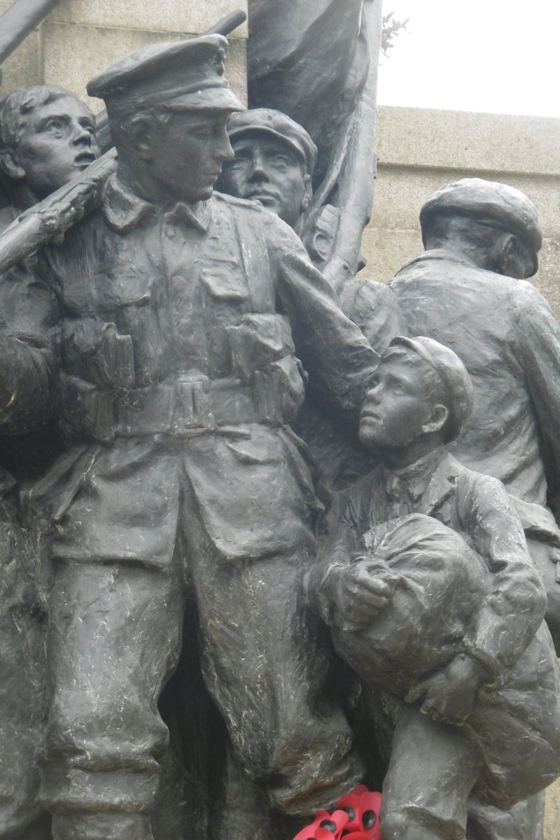 5thLackey's tweet image. #Newcastle #TheResponse #Memorial to the #CommercialBattalionsoftheNorthumberlandFusiliers by #WGoscombeJohn 1923 showing the #5thNorthumberlandFusiliers who marched to the #CentralStation accompanied by their families. Info from #Pevsner