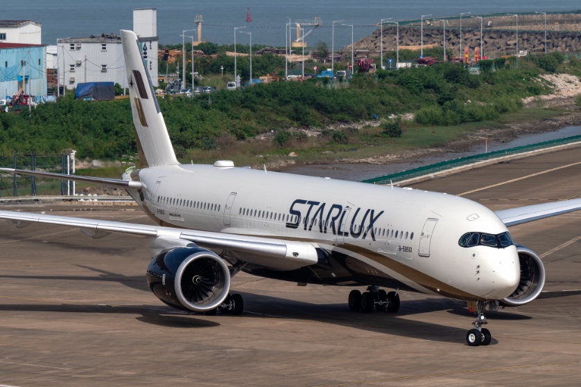 AAF_Aviation's tweet photo. 🇹🇼 La compagnie taïwanaise STARLUX Airlines souhaite accélérer la livraison de ses #airbus A350. 

✅ Elle exploite actuellement 3 #A350-900 et en attend 15 autres en commande, dont 5 l'année prochaine pour booster son arrivée sur le marché nord-américain🌎

📸 : Melvinnnnnnnnnnn https://t.co/0cKUt1jKYY