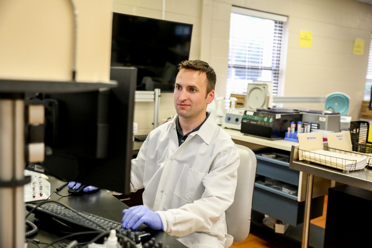 LifeSouth's tweet photo. Our lab technicians process and input data mindfully. This behind-the-scenes work may often go unseen, but it's not unappreciated. #MedicalLabProfessionalsWeek https://t.co/XIz1v4Peqq