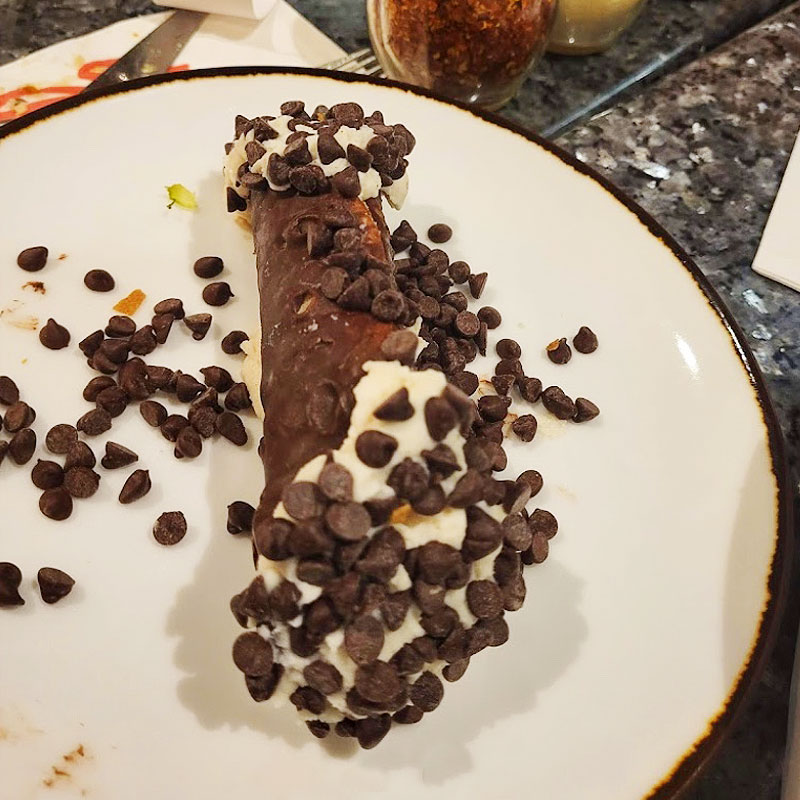 YnotItalian's tweet image. It doesn't get any sweeter than this 🍬 Cannoli, the perfect dessert to treat yourself and your loved ones! 🤩

📸 Google User: Steve Carraher

#YnotFamily #YnotCannoli #VAItalianCuisine #757Eats #Dolce #VBEats #NorfolkBusinesses #VisitChesapeake #cannoli #dessert #treatyourself