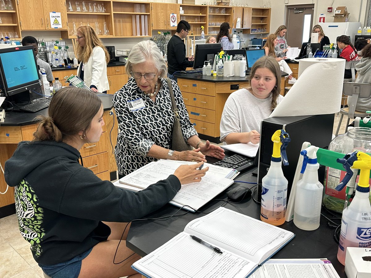 MySDIRC_SUP's tweet photo. Today, a group of community members toured the CTE programs at our schools.  At VBHS, we visited biotech, web design, business &amp; marketing, automotive, culinary arts, digital design, &amp; drafting. Our nursing students were taking their CNA tests…we wish them luck! https://t.co/UiXm6x5DBb