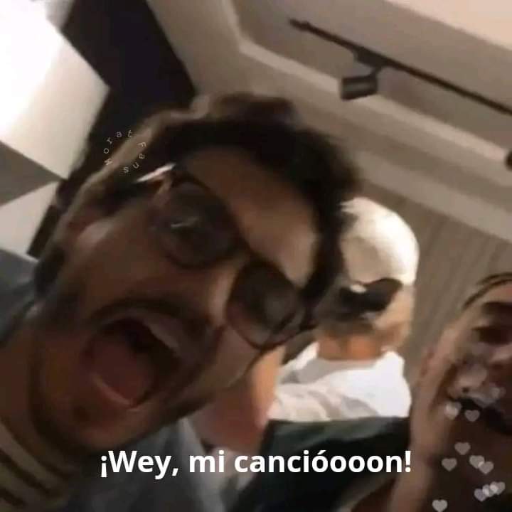 lasgafasdevilla's tweet photo. *Morat tocando cualquier canción en el concierto*
Yo con la persona que está junto a mí y que ni conozco: https://t.co/D2pnD8D59M