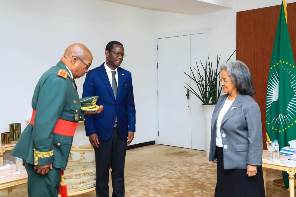 de_etiopia's tweet photo. Después de haber sido nombrado como nuevo Embajador de Guinea Ecuatorial en los Estados Unidos de América, #Crisantos Obama ondo se ha despedido este martes de la Presidenta de la República Federal Democrática de Etiopía, S.E #Sahle-#work #zewde. https://t.co/LJbQULGeIC