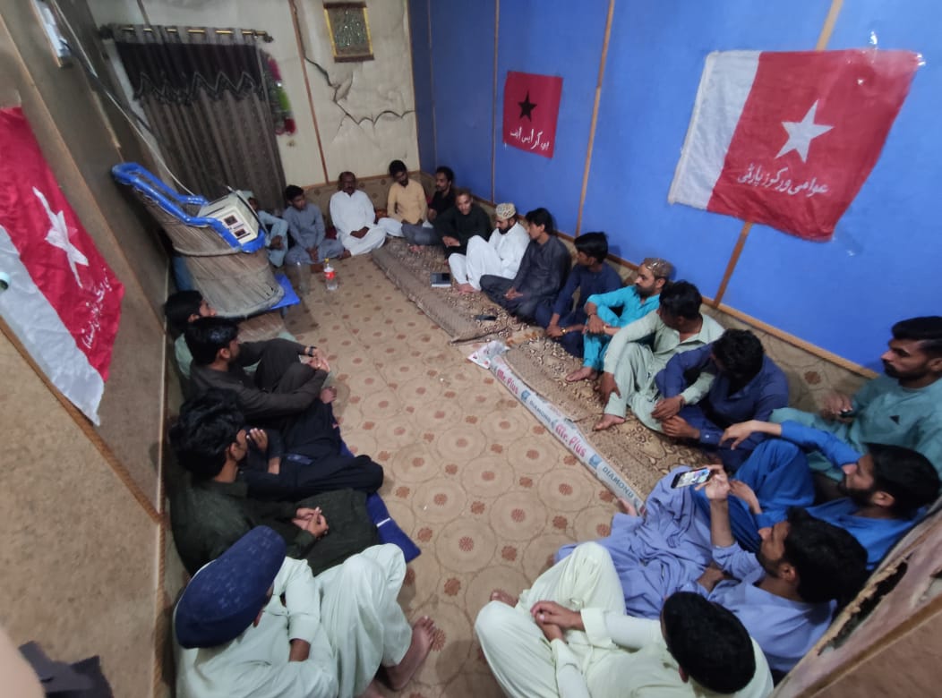 ProgStudentsFed's tweet photo. Congratulations to the comrades who's tireless efforts have lead to the formation of PRSF Kashmore Unit.✊🏼🚩

Students CAN and MUST organize to build a revolutionary politics in the face of ruling class parties that all represent the same rotten system that exploits us. https://t.co/UuFzqrPj9N