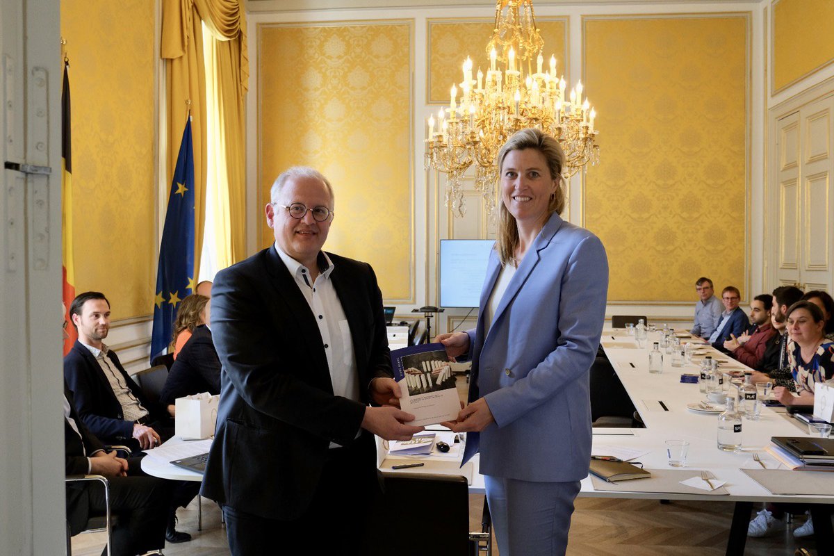 Noodsituaties kan je niet altijd vermijden, maar we kunnen er wel uit leren. Het voorbije jaar werkte een groep experten aan een Witboek Crisisbeheer met aanbevelingen. Hiermee willen we ons land weerbaarder maken voor noodsituaties.