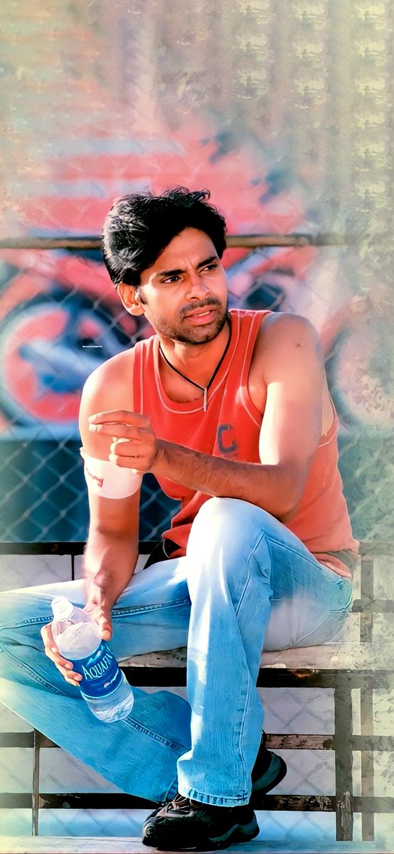 BabuJoka's tweet photo. Still one of the best fights made in tollywood #Johnny 🔥🔥🔥
#2DecadesForJohnny #PawanKalyan https://t.co/gmkaHCYjgt