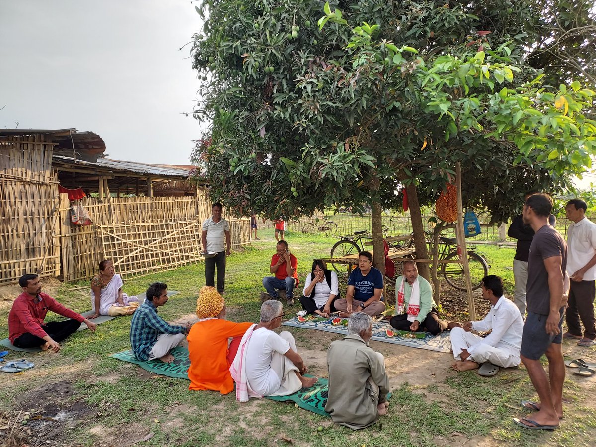 riturajphukan's tweet image. The best decisions are made in the field, under a tree with the collective wisdom of several generations &amp;amp; the Forest Man of India himself. @payeng_jadav @tcrpindia @OurPlanetToo @Climate_INTL  #AmarnathMandirNursery  #LeadOnClimate  #forestmanfoundation #millionmoretrees
