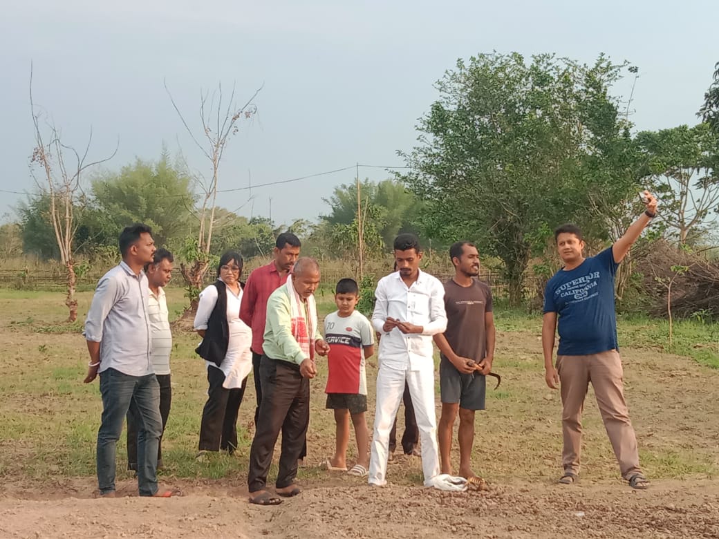 riturajphukan's tweet image. The best decisions are made in the field, under a tree with the collective wisdom of several generations &amp;amp; the Forest Man of India himself. @payeng_jadav @tcrpindia @OurPlanetToo @Climate_INTL  #AmarnathMandirNursery  #LeadOnClimate  #forestmanfoundation #millionmoretrees