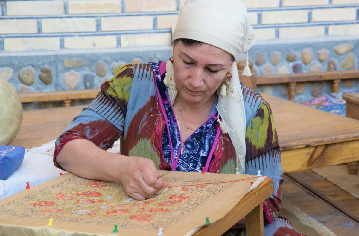 facilitatetrade's tweet image. Under #R4TCA project funded by @EU_Partnerships, a study 🔍 reveals that 90% of 👩🏻👩🏻‍🦰 engaged in #trade also take care alone of household duties.

@ITCnews is spearheading #gender responsive #tradefacilitation solutions in Central Asia to facilitate #women engagement in business.