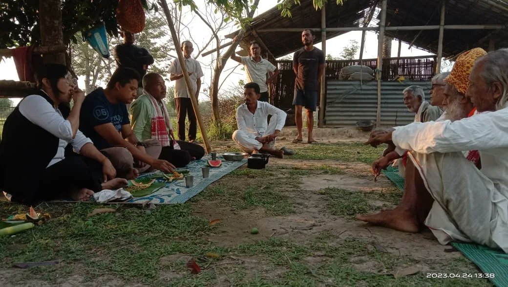 riturajphukan's tweet image. The best decisions are made in the field, under a tree with the collective wisdom of several generations &amp;amp; the Forest Man of India himself. @payeng_jadav @tcrpindia @OurPlanetToo @Climate_INTL  #AmarnathMandirNursery  #LeadOnClimate  #forestmanfoundation #millionmoretrees