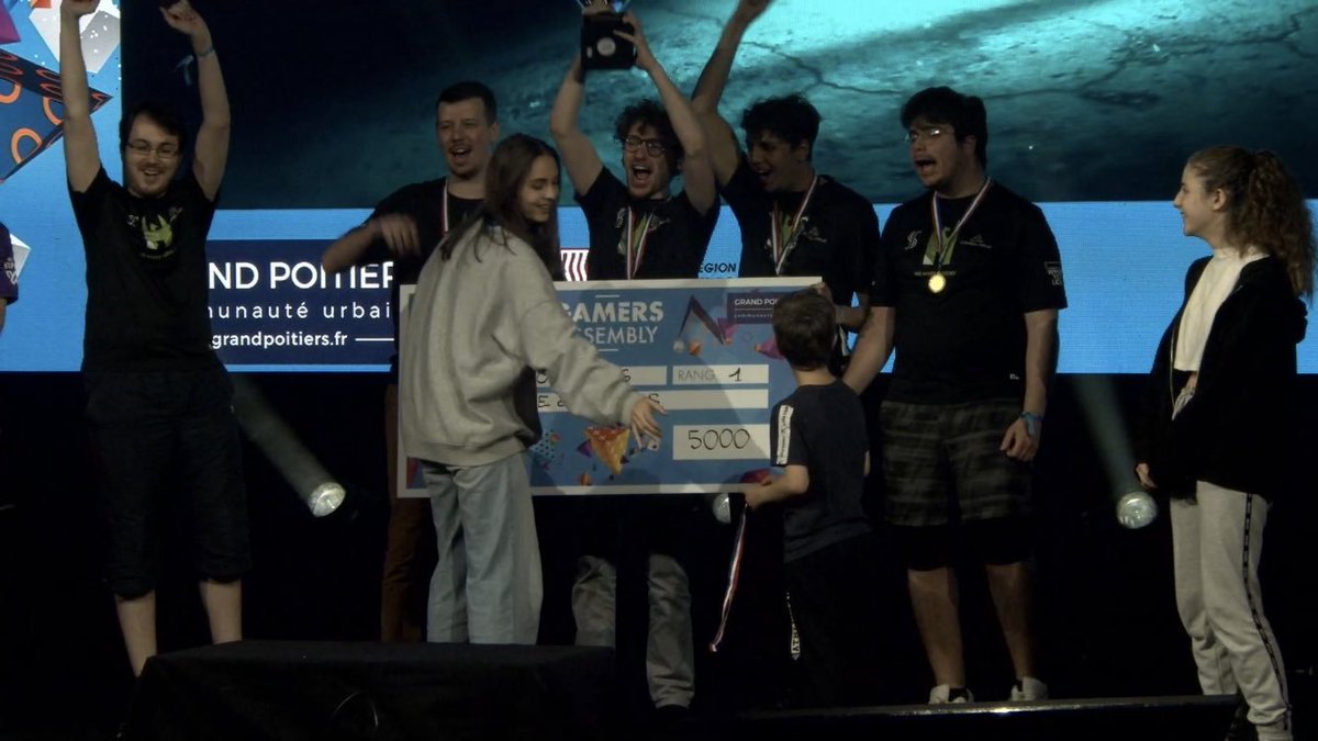 After taking a split off to focus soloq, i reached 1k lp and now LFT for summer split. 

- 1k lp jungler carry playstyle.
- GA 2022 winner.
- Div3 fr 2021 Winner and top 8 2022. 

Open to all offers. Rt &amp; Likes appreciated❤️.
More infos in DMs!