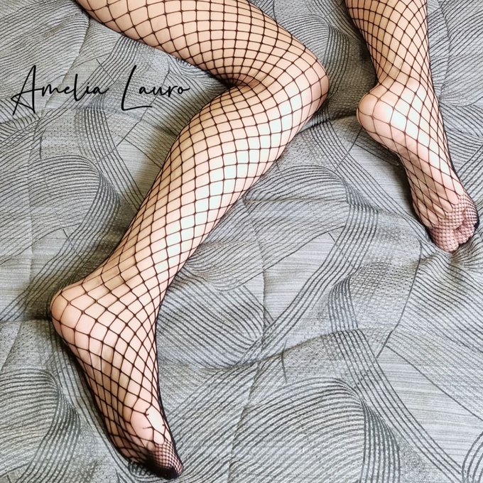 Ti piacciono i miei piedini? https://t.co/N8NDrZPOQs