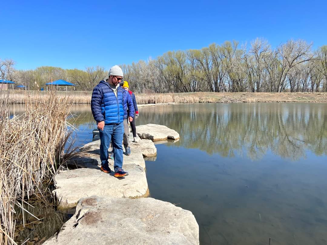 The water and the stepping stones were perfectly aligned on Sunday for some skipping across Lykins Gulch. Join Walking Leader Van every Sunday morning.

meetup.com/longmont-walks/

#Longmont #Colorado #LongmontWalks #Walk2Connect #Lifeat3MPH #AmericaWalks #VisitLongmont #Walking
