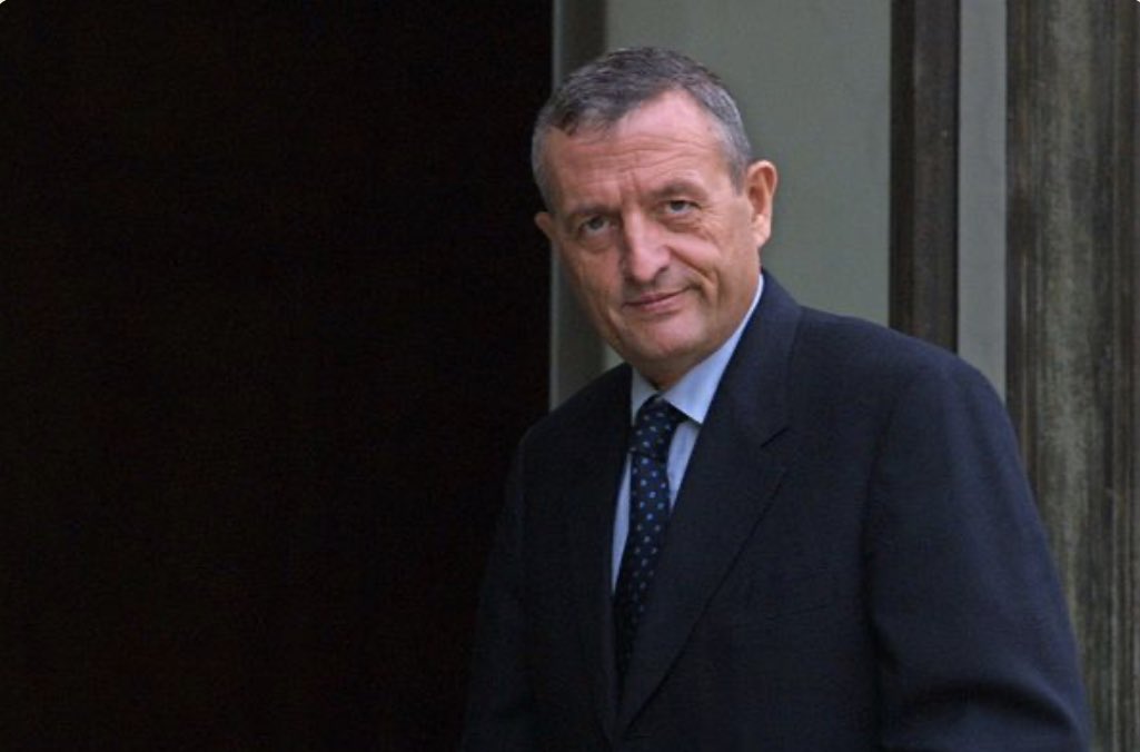 Après le décès de Valéry Giscard d’Estaing et le départ brutal aujourd’hui de François Léotard , ce sont deux de mes mentors en politique qui sont partis. Je me sens un peu orphelin ce soir…🥲🥲