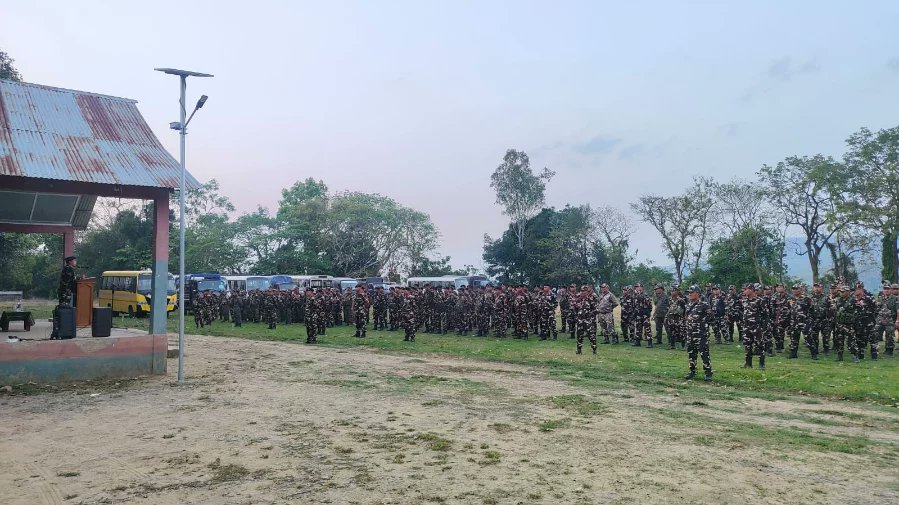 #UpholdingDemocracy
Today, DIG (Armed) Pu C.Lalnunmawia MPS briefed and flagged off 3 Coys of Mizoram State Armed Police Force (SAPF) bound for duty at Karnataka Assembly Elections- 2023 at 5th IR Battalion Headquarters, Lungverh. After earning accolades for performance of duties