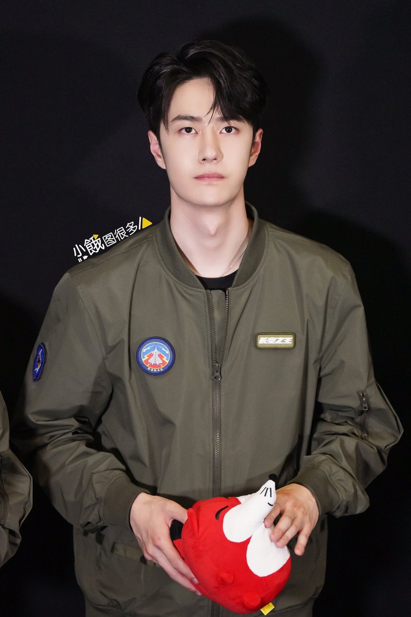 NaNcRaZy's tweet photo. ทำไมหวังอี้ป๋อ ณ ปัจจุบัน ถึงหล่อขนาดนี้ ซีรีส์นายธนาคารที่กำลังจะปิดกล้องได้ฤกษ์ฉายเมื่อไหร่คงตกคนได้อีกเป็นเบือ หล่อปะล่ำปะเหลือแท้น่อ https://t.co/4jfHgHiplX