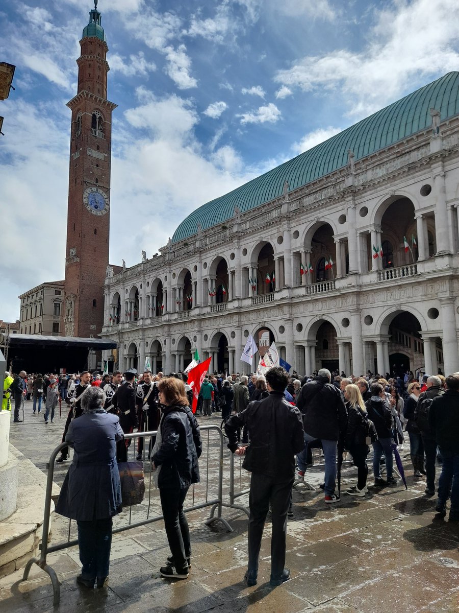 I am starting to get my bearings re: Roman Vicenza. I have come here many, many times but not with 'Roman eyes'. The Piazza dei Signori is a good place to start to look for Roman Vicenza. Vicenza/Vicetia/Vincentia (meaning 'Victorious') became officially Roman in 157BC