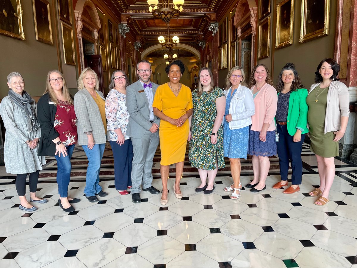 LtGovStratton's tweet photo. I stand with our librarians and library workers!
With the rise of book banning efforts across the nation, I’m deeply grateful to those on the front lines in central Illinois libraries who joined me for the first #TeaWithTheLG appreciation event. https://t.co/RkFwHI46tT