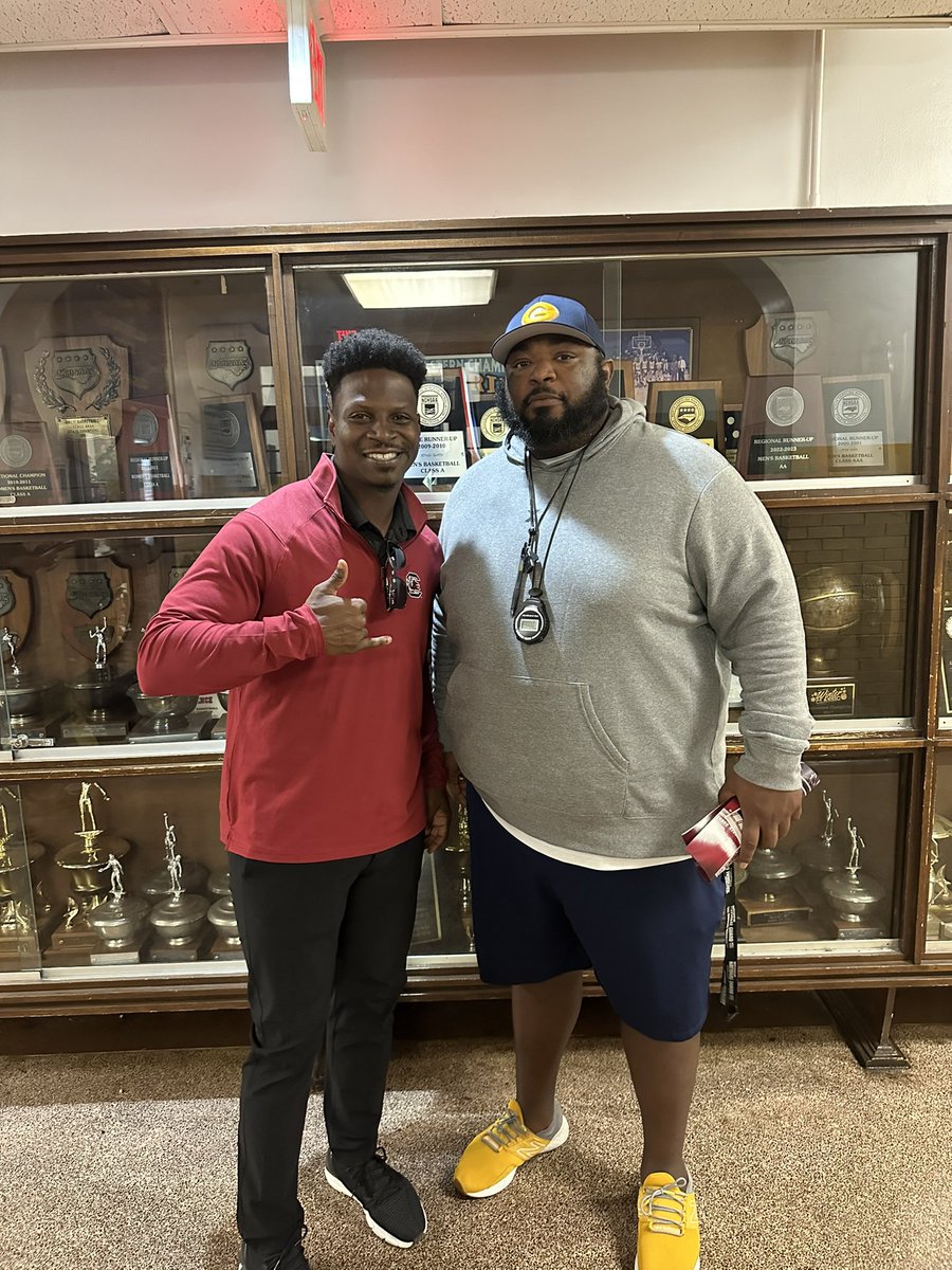 Ronnie McClary Jr. (@ronniemac626) on Twitter photo A Big Shoutout To <a href="/MoHard20/">Montario Hardesty</a> For Coming To Check Out <a href="/GoldsboroFball/">Goldsboro High School Football</a>
#CougarPride🐾
#GetUsedToIt A Big Shoutout To <a href="/MoHard20/">Montario Hardesty</a> For Coming To Check Out <a href="/GoldsboroFball/">Goldsboro High School Football</a>
#CougarPride🐾
#GetUsedToIt