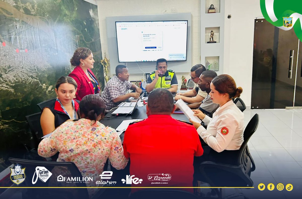 VargasTorresEC's tweet photo. Mesa de seguridad con autoridades de control y seguridad de Esmeraldas, Comisario y Oficiales de LigaPro, para el partido el día de mañana miércoles 26 de abril del 2023. @LigaProEC @Chacaritas_CP
#SalimosVargasTorres
 #LaGloriaEsDeCristo
 #ElEquipoDeEsmeraldas
#SeguimosCreciendo https://t.co/ThQAsfGlza