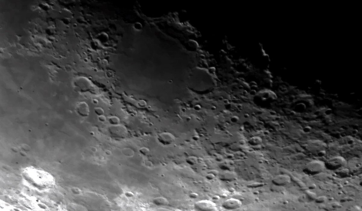neuroxn's tweet photo. took a few closeup shots of the moon https://t.co/IKHEuWwffD