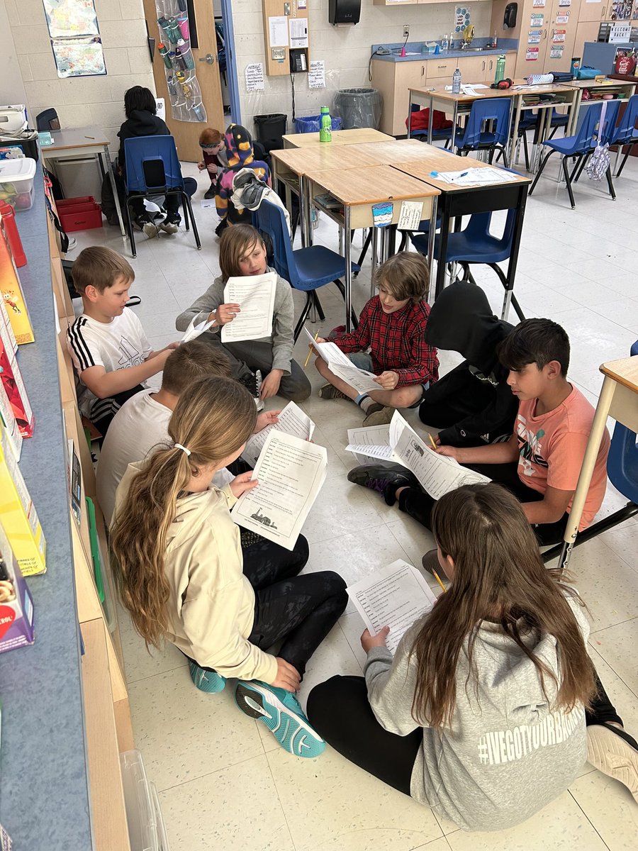 A_Cleveland87's tweet photo. Practicing fluency and expression with some readers theatre! So good seeing so many students excited and expressive with a script! @SFAPVNC #pvnclearns https://t.co/EhALBSq6ue