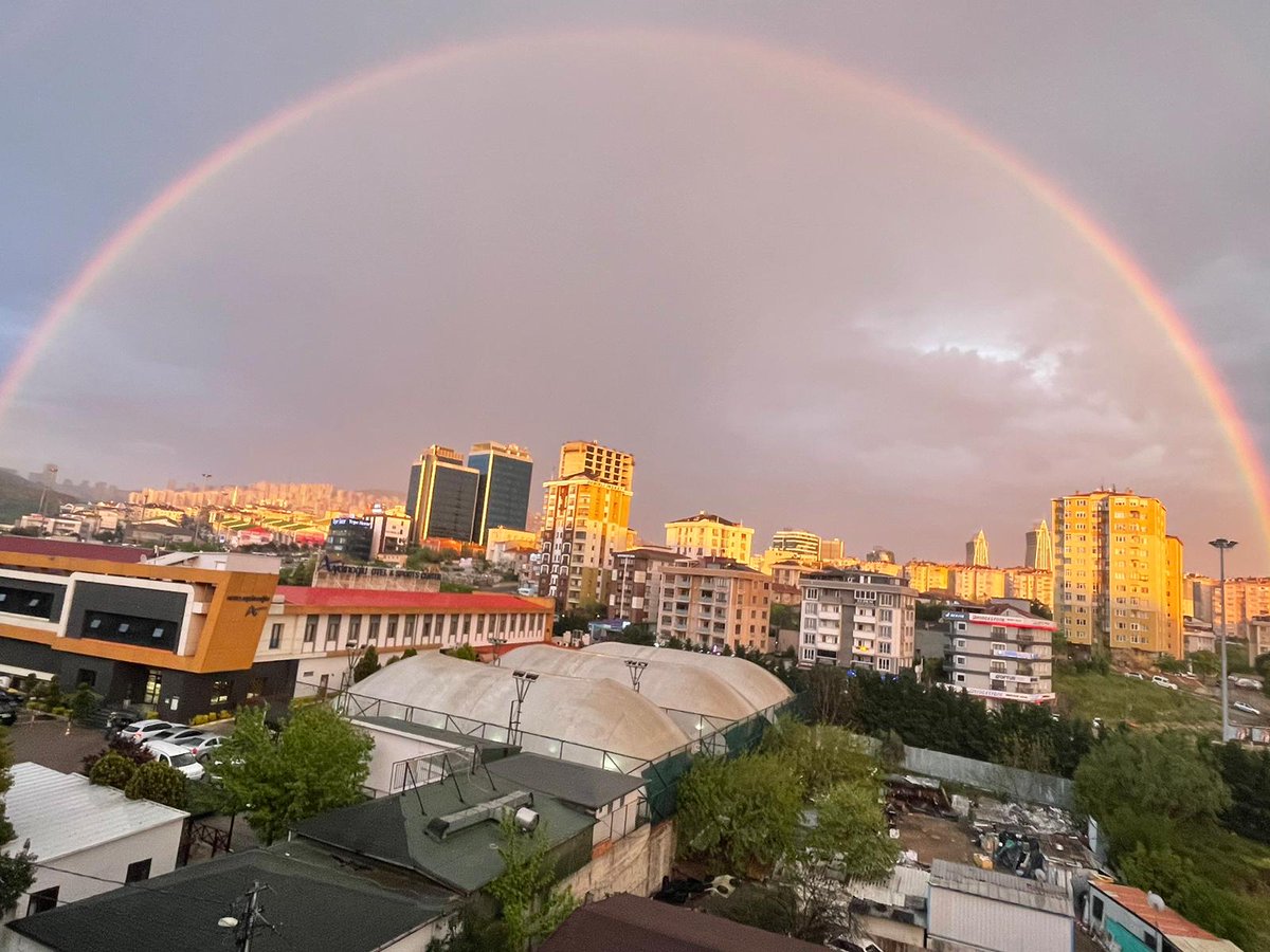 NeclaDursun14's tweet image. Sanırım ilk defa bir baştan diğer başa tümüyle ve böylesi net renklerde bir gökkuşağı görüyorum. 

Yer: İstanbul İdealtepe
Tarih: 25 Nisan 2023 Salı 
Saat: 19:40

#rainbow #gökkuşağı #renkler