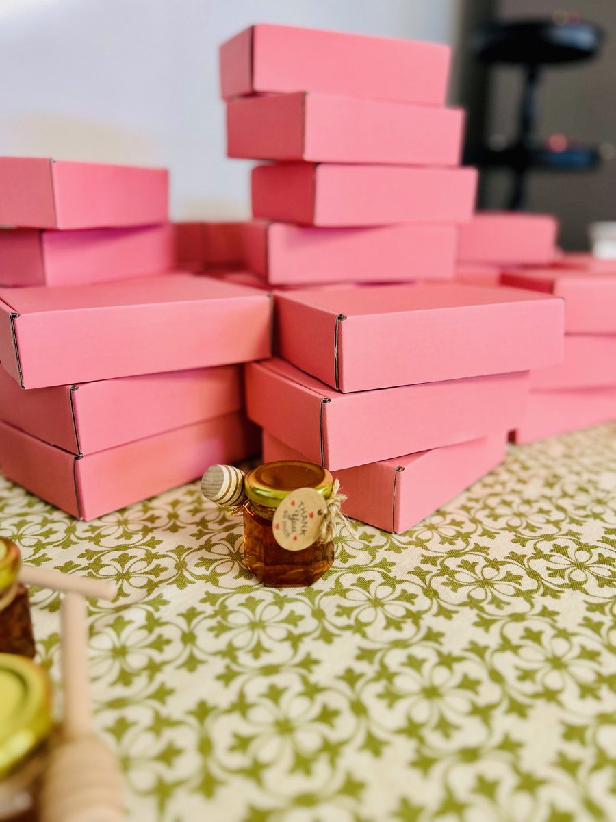 We BEElieve in our CCE Staff!! 🐝💙

Honey, tea and scone treats were left in lounge by our Hospitality Team for staff to enjoy on first of three STAAR testing days. 🍯☕️