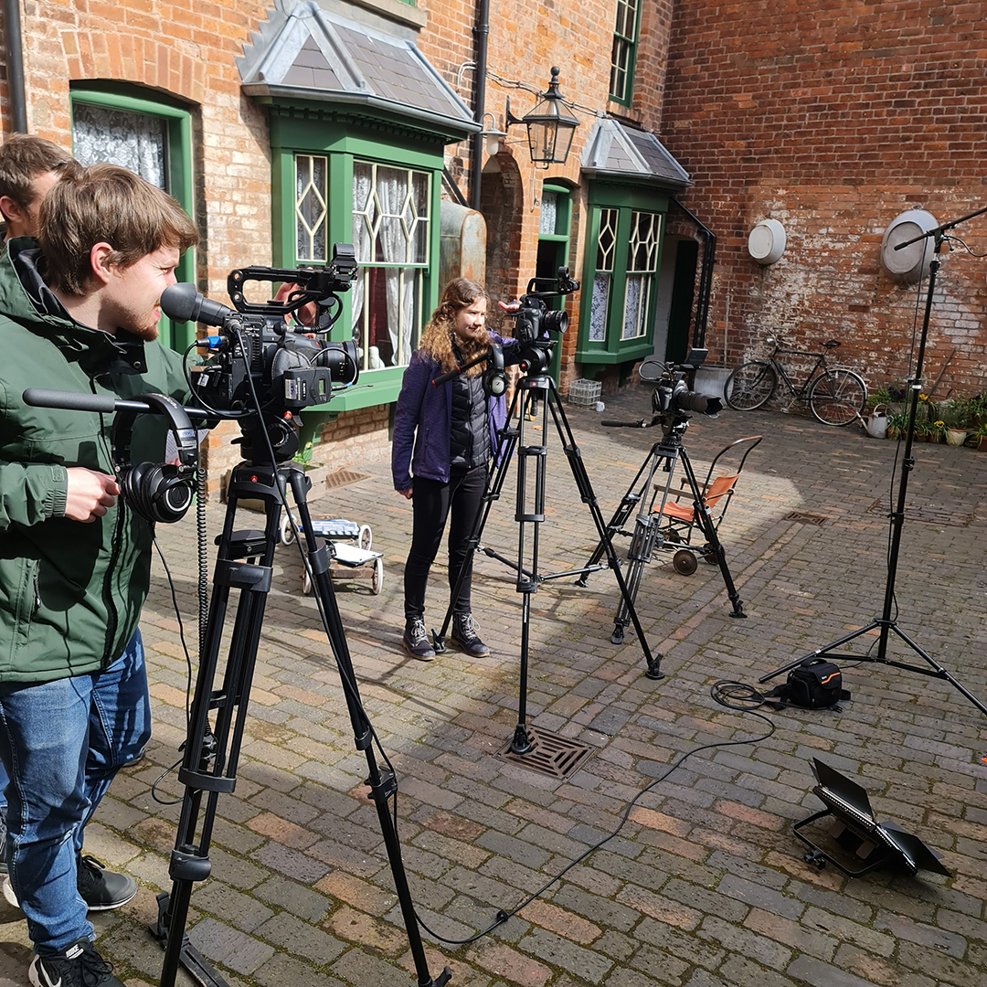 SlinkyProd's tweet photo. We've just stepped 'back to back' in time 🕰️ with @nationaltrust and @NTBirmingham!
Looking forward to editing this one! Thanks for having us!

#socialhistory #birmingham #history #backtobacks #videoproduction #howweusedtolive https://t.co/s2i2t3CxLo