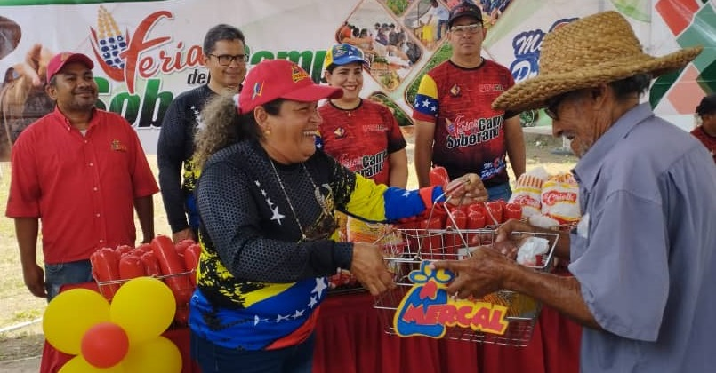 #DianaInforma 📰🗞️
Misión Alimentación benefició a familias de Brisas de Morichal con las Ferias del Campo Soberano

Leer más 🔽🔽🔽
bit.ly/3oCevPI

#VenezuelaTerritorioDePaz