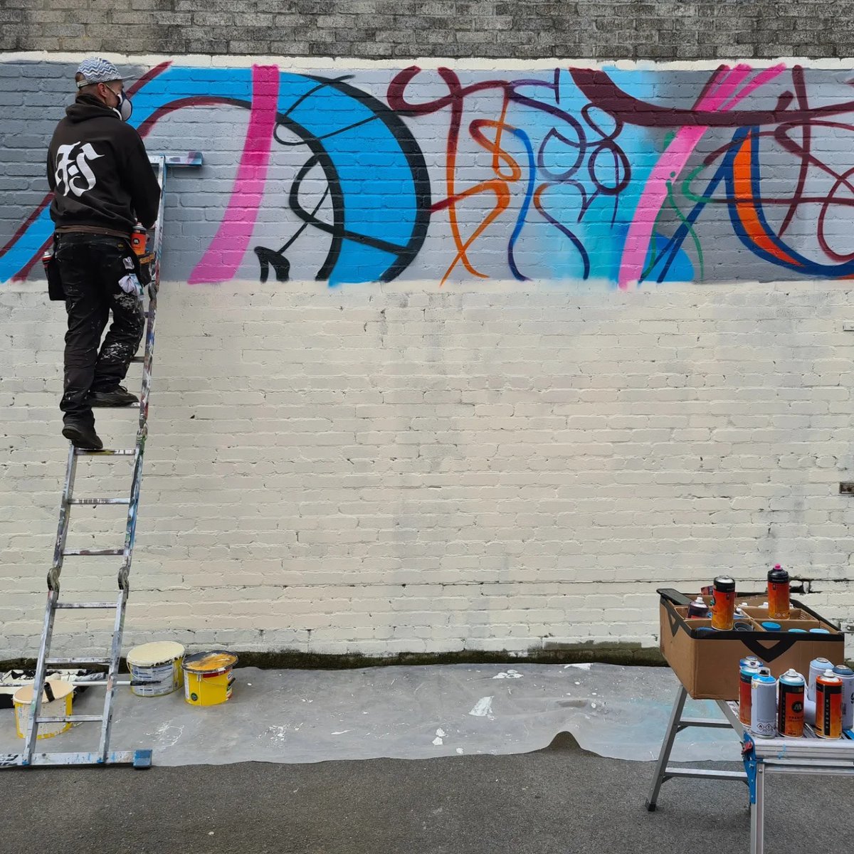 Such a pleasure getting to see @faostyles in action yesterday, and great to have him on the Spenny team. If you have a wall and you would like to discuss getting a mural from Frank, please get in touch.
Head over to frankstyles.com to see more.
#spennymuralfest