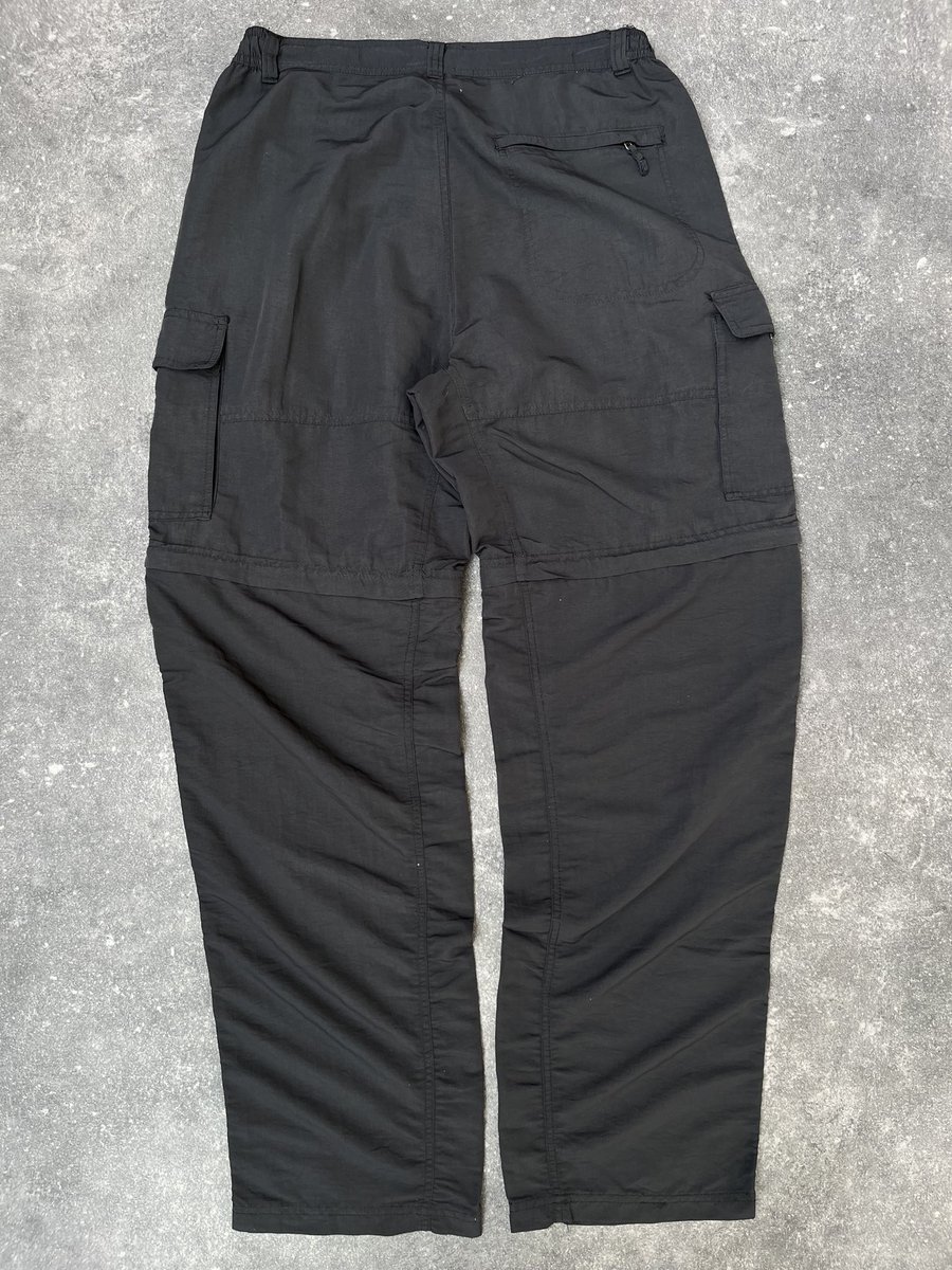 vintage_229's tweet photo. CARGO PANT DÉMONTABLE 
*Taille: L/XL
*Prix: 4000F
[DISPONIBLE]
#tt229
#tt228
#Team228
#Team229
#cotonou https://t.co/wcAnRMoPsm