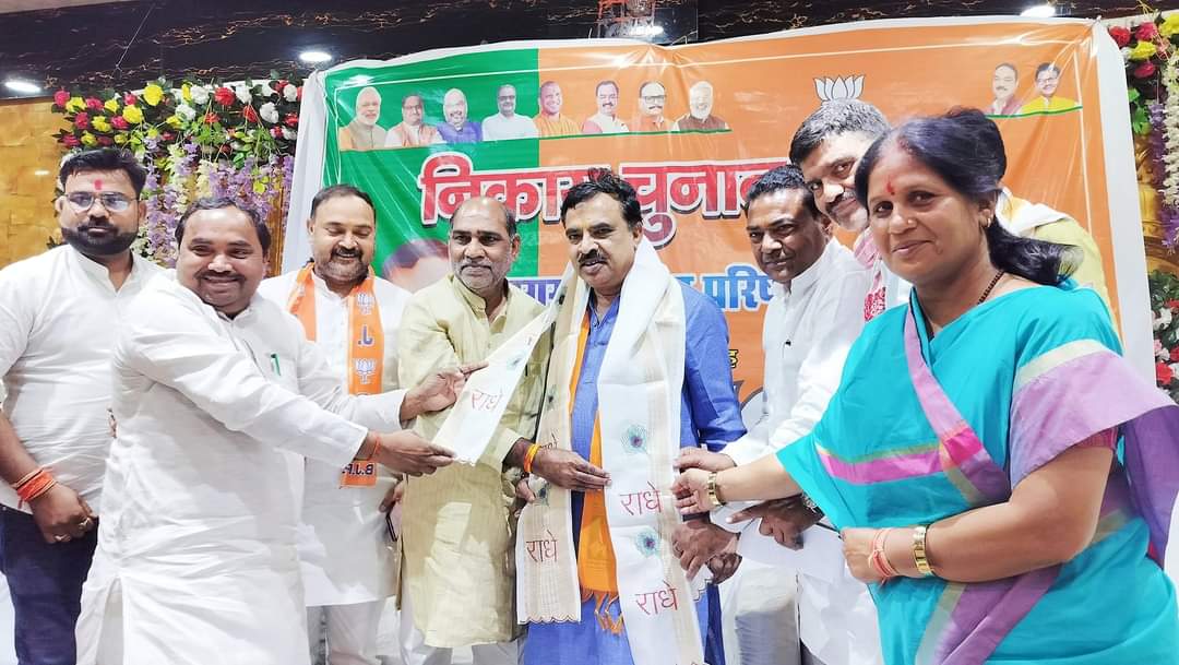 prakashpal_bjp's tweet photo. जनपद जालौन के उरई नगर पालिका परिषद की निकाय चुनाव संचालन समिति के सम्बंध में संगठन पदाधिकारियों के साथ चुनाव की तैयारियों को लेकर महत्वपूर्ण विषयों पर चर्चा हुई। @Bhupendraupbjp @idharampalsingh https://t.co/vsIBUrsXRV