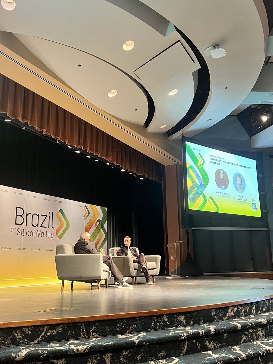 Starting the first round of the day with technology trends and the importance of bold leadership. With <a href="/vkhosla/">Vinod Khosla</a> and <a href="/JulioCV/">Julio Vasconcellos</a> 

#BSV2023 #bsv #tech #leadership