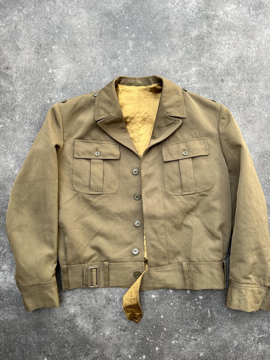 vintage_229's tweet photo. Une sélection d’articles de qualité. 
 Pour tout achat, Dm , 
Insta https://t.co/ZRDJK1LeOS https://t.co/o5L7vPtt7F