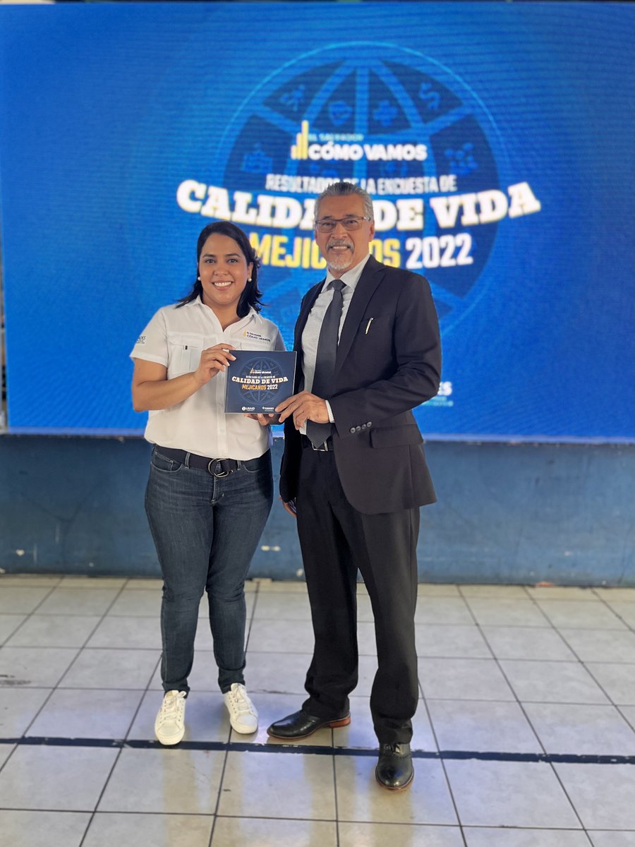 ESComoVamos's tweet photo. Finalizamos nuestra presentación haciendo entrega del informe de resultados al Lic. Humberto Guzmán.  Agradecemos por su asistencia y por escuchar sobre la Calidad de vida de Mejicanos 2022 👏💯 https://t.co/lVAdf2Lx1E