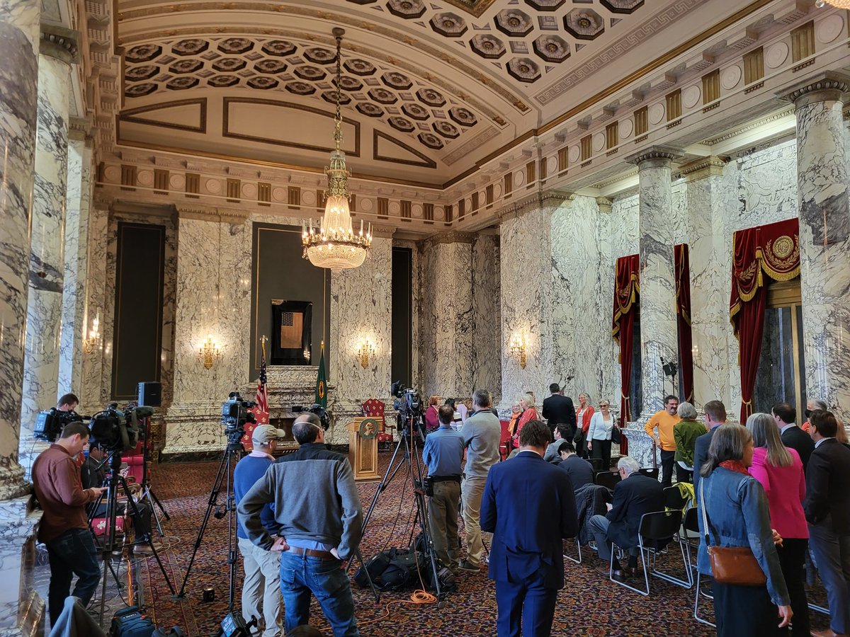 jeanjeanielindz's tweet photo. This morning, WA Gov. Jay Inslee is signing three gun measures into law. One of them, a ban on a list of high capacity firearms and semiautomatic weapons (referred to as the assault weapons ban), takes effect immediately. #waleg https://t.co/91JuRVE8J4