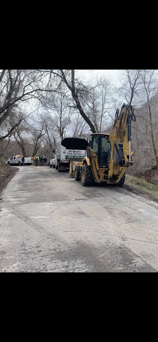 SLCPU's tweet image. Please watch out for heavy equipment in City Creek today and possibly tomorrow as crews clear debris removed from the water last week as part of flood mitigation efforts.

#citycreekcanyon #CITYCREEK #PublicUtilities #saltlakecounty #springrunoff #slc #floodmitigation #watershed