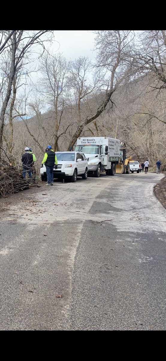 SLCPU's tweet image. Please watch out for heavy equipment in City Creek today and possibly tomorrow as crews clear debris removed from the water last week as part of flood mitigation efforts.

#citycreekcanyon #CITYCREEK #PublicUtilities #saltlakecounty #springrunoff #slc #floodmitigation #watershed