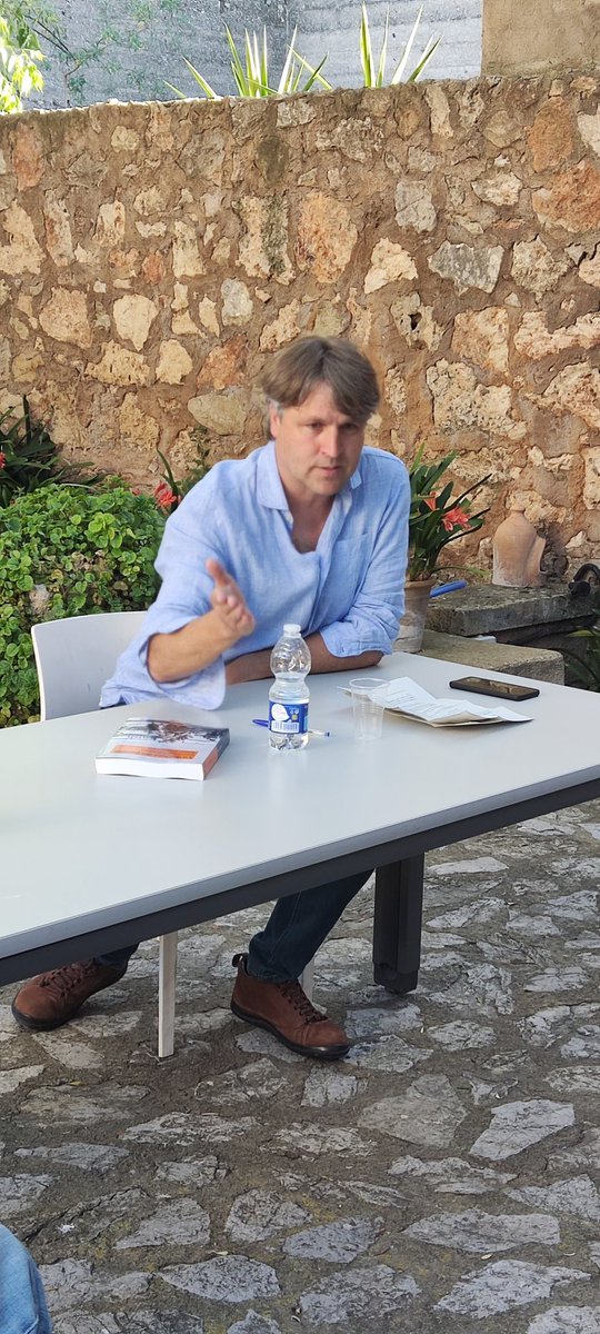 Tancam avui el programa d'activitats per la Diada de Sant Jordi amb la presentació, a la Biblioteca de Son Servera, de "La desfeta del paradís. Crònica sociològica del 'boom' turístic a les Balears" (<a href="/EdiMoll/">Editorial Moll</a>), a càrrec de l'autor, Antoni Janer Torrens.
#SantJordi2023 #SonServera